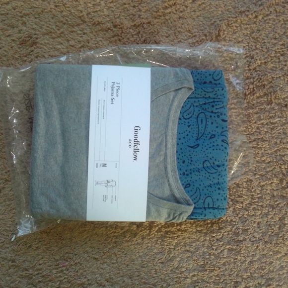 Pajama set - Picture 1 of 3